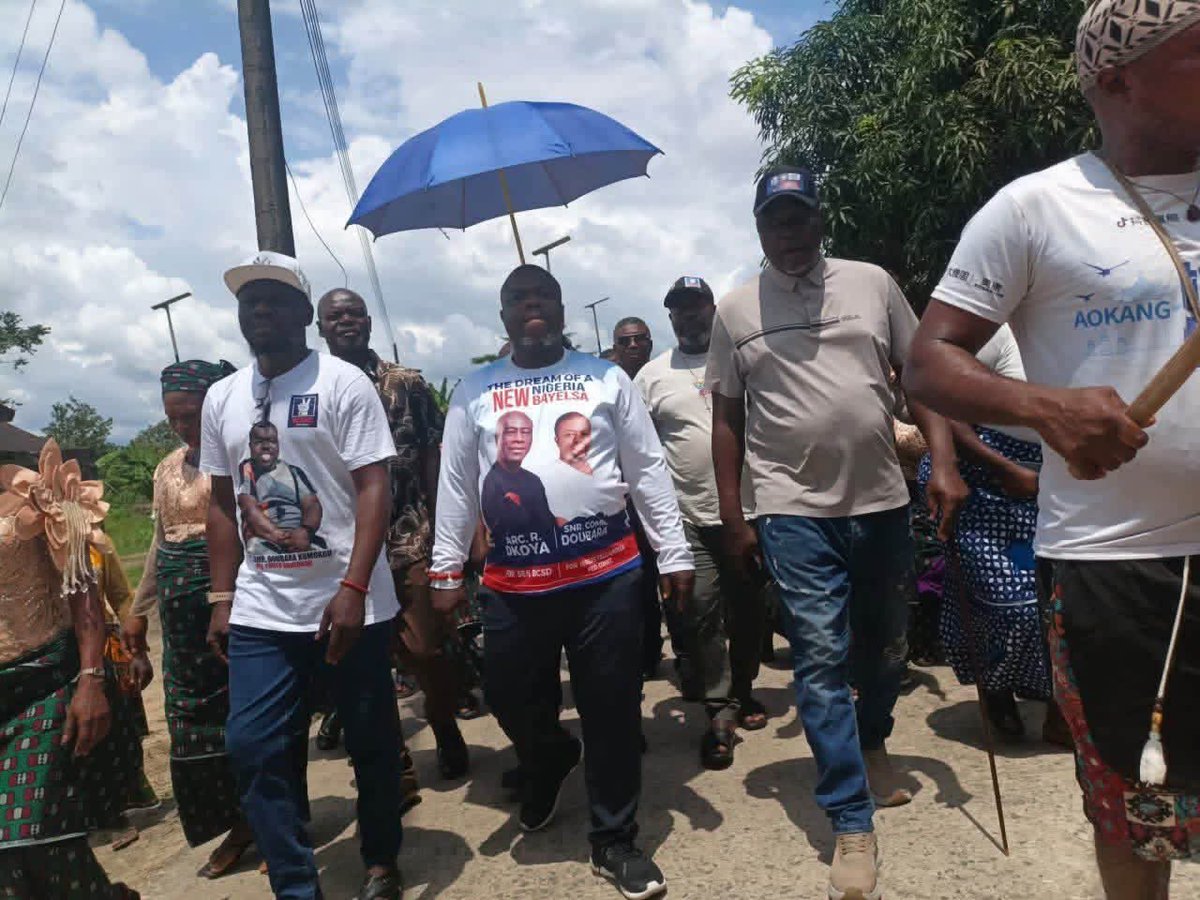MuchTalksBlog1's tweet photo. The Nigeria Democratic Congress  NDC House of Representative candidate for the YELGA/KOLGA Federal Constituency seat, Bayelsa state. High Chief Doubara Kumokou arrive Akaibiri community as part of ongoing community to community consultative visit ahead of the forthcoming election https://t.co/K2N0XquOLa