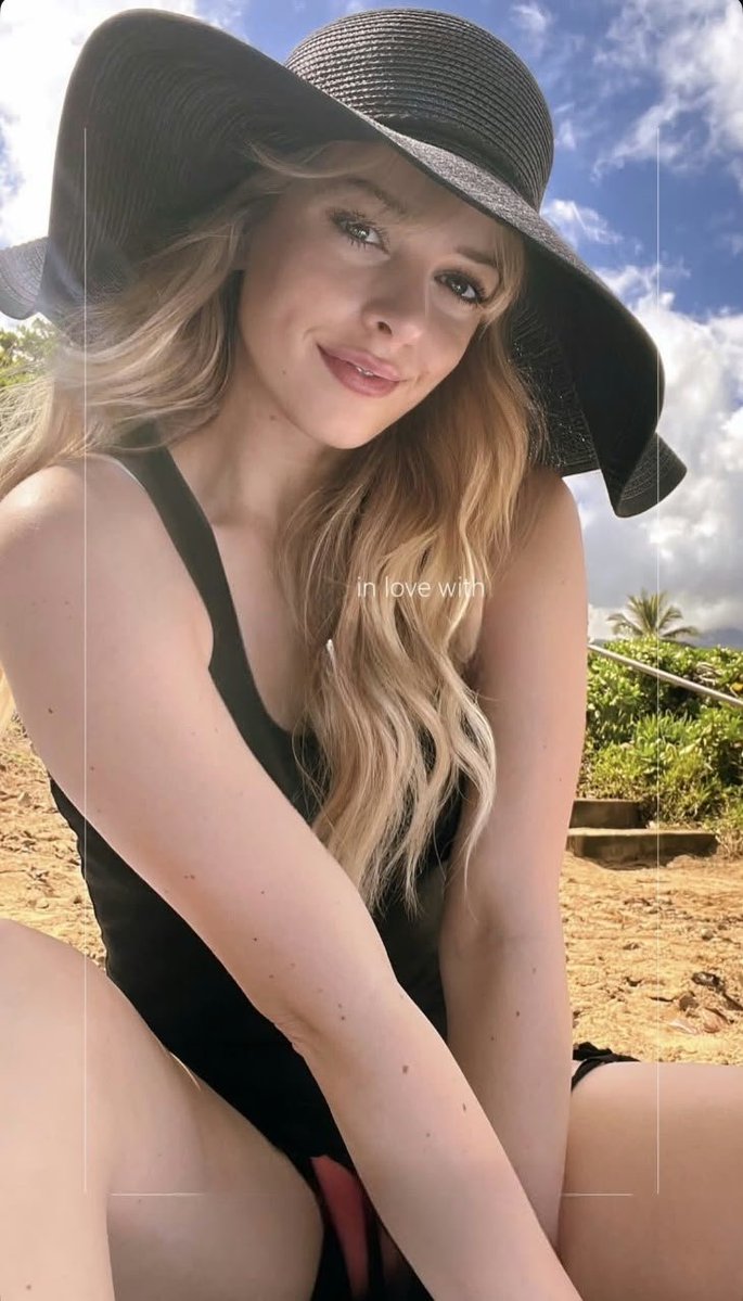sweetieyo10's tweet photo. Fully clothed and old, so you probably won’t say hi 😢Repost😍😍 https://t.co/GWJQlUyy0d