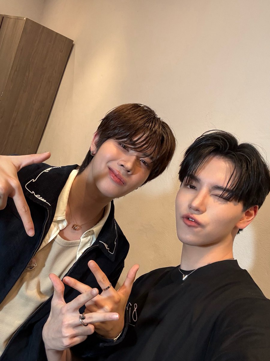 pete_nvich's tweet photo. คอนเกรทนะคับพี่เฟิร์สส 8/7 เพราะมากเลยย คับ ยิ้มทั้งงานเล้ยย

FIRSTONE 8PER7 DAY
#FirstOne2ndShowcaseDay https://t.co/5zq8jVfVGp