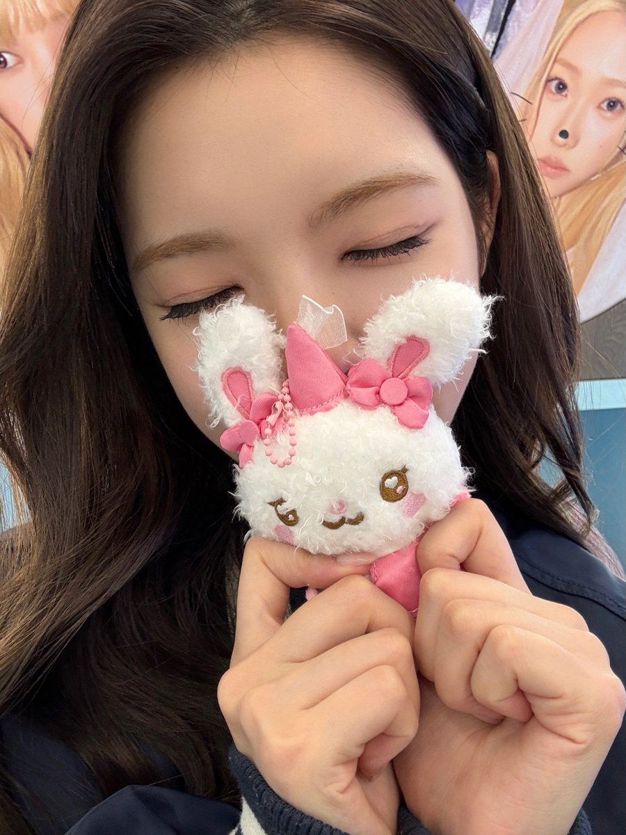 H2H_INA's tweet photo. Hearts2Hearts at ICONIC HEART Pop-Up Store - #CARMEN #JIWOO #YUHA #STELLA

#Hearts2Hearts #하츠투하츠 #H2H
@Hearts2Hearts https://t.co/sA1CBXIyA9