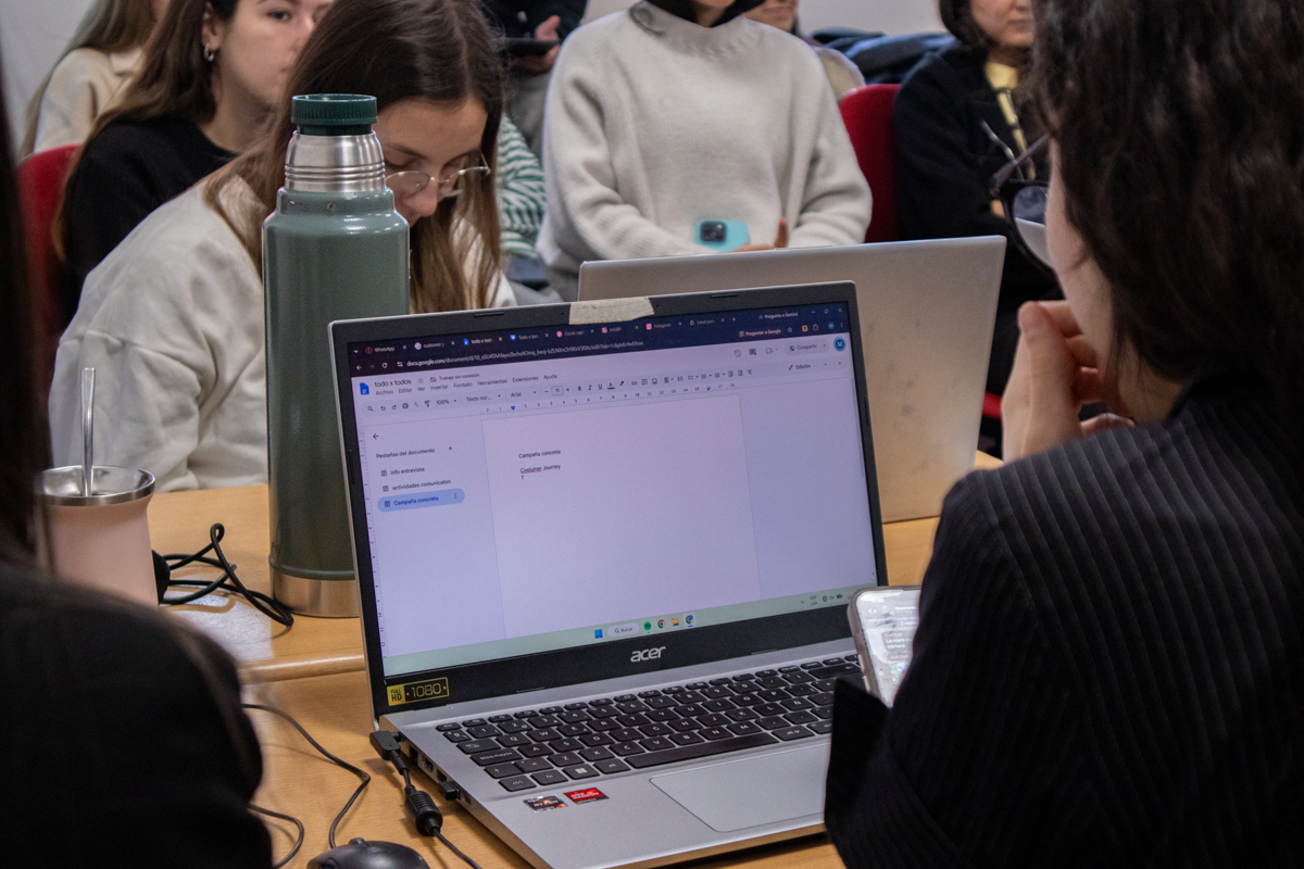 ubpascal's tweet photo. 🎓 Desde la cátedra Imagen Corporativa II, estudiantes de Publicidad, Relaciones Públicas y Comunicación Institucional trabajaron con metodologías ágiles para abordar problemáticas de organizaciones.

Una experiencia que conecta la formación con desafíos reales. https://t.co/cDUNVqdf9I