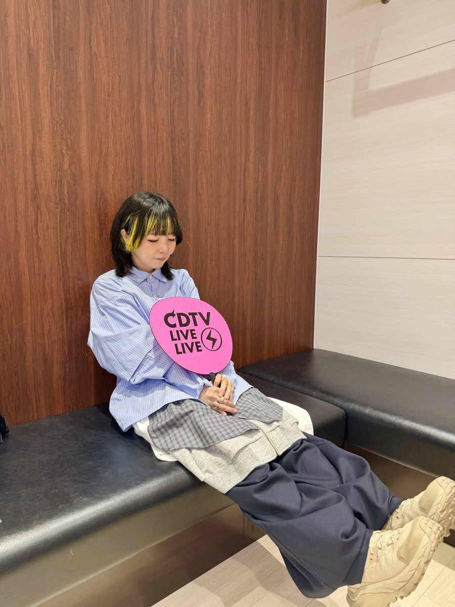 aiko_dochibi's tweet photo. お久しぶりのCDTVでした🩵🐳📘🧚🏻‍♂️
「あなたの花の色」をフルサイズで歌わせていただきとっっっても嬉しかったです！
ありがとうございました🦙✨
見逃し配信はTVerへゴーゴー💨 https://t.co/ebbt1P5pKu