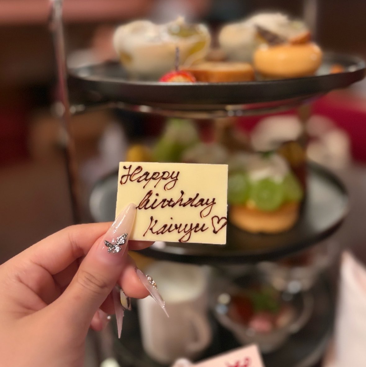 alokawaii_'s tweet photo. ₊˚⊹∧＿∧         。
 　(̳　ˊ°꒫° ⸝⸝)       ♡ 。　
 　ノ　 つつ     *.+ﾟ.𝐇𝐚𝐩𝐩𝐲𝐁𝐢𝐫𝐭𝐡𝐝𝐚𝐲♡ 
 ⊂、　ノ        ♡.    。
 　 し′        。・
カイリュウくん26歳の誕生日おめでとう🥂💞
これからも、カイリュウくんの歌声がたくさんの人に届きますように❤︎
#HBD_KAIRYU https://t.co/5XOfozfc7W