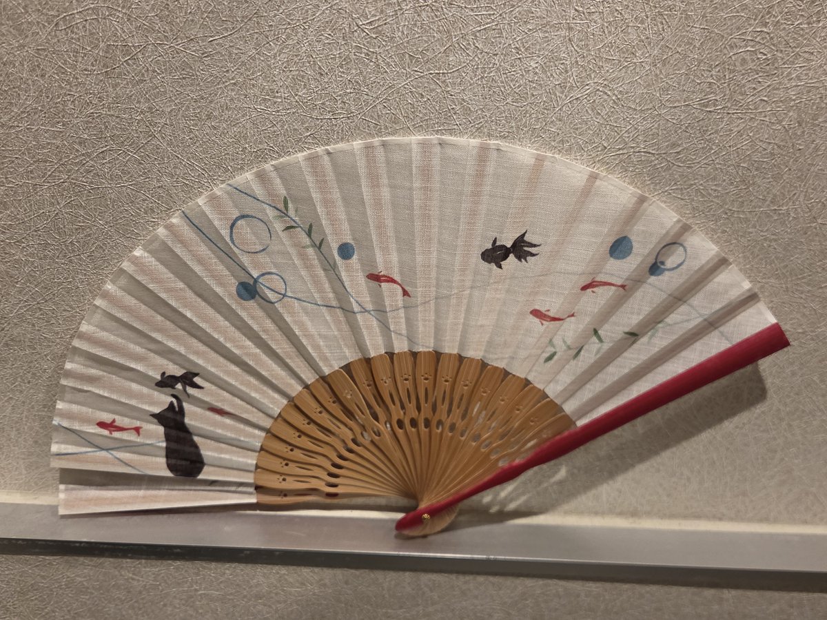 cat_bar_snyack's tweet photo. 本日もありがとうございました🌸
この扇子可愛すぎる...🪭
明日もお待ちしております！

🍵さくら🍵

#猫のいるbarスニャック #池袋bar #池袋スナック #ねこのいる生活
               https://t.co/KSl9S75DYT https://t.co/OdBu84O6q7
