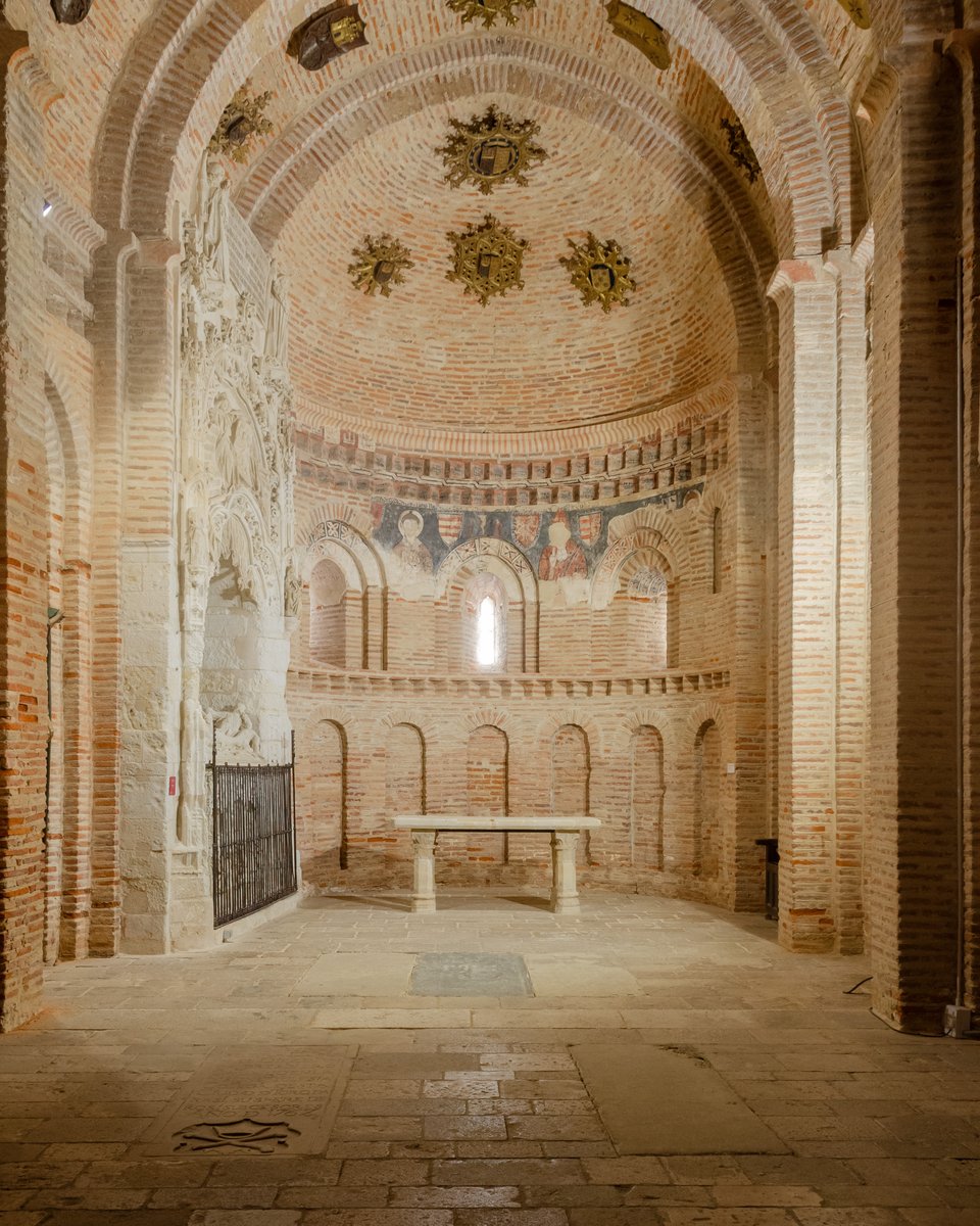 ZamoraSpain's tweet photo. La iglesia de San Lorenzo el Real de Toro se levantó en ladrillo asentada sobre sobre piedra en el siglo XII, lo que la convierte en uno de los templos más antiguos del municipio. 

¡Descúbrela en este hilo!

🧵⬇️ https://t.co/RvxqxZbZLx