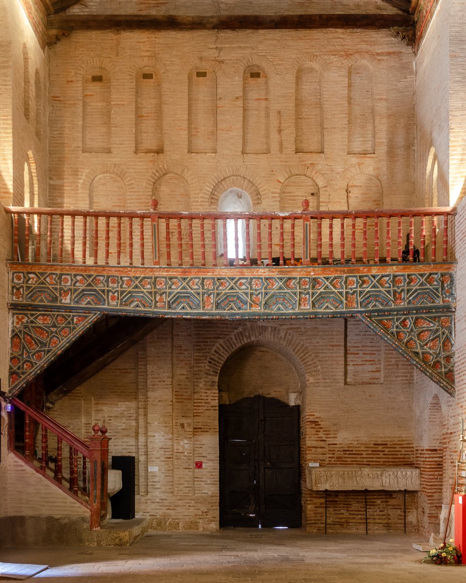 ZamoraSpain's tweet photo. @cylromanica @RomanicoEspana @TurismoToro @pueblosmagicos A los pies de la nave, cubierta con un artesonado restaurado, se ubica un coro morisco del siglo XVI policromado.

📌 Iglesia de San Lorenzo el Real. Calle de San Lorenzo el Real, 15. Toro. https://t.co/n0BRAmq2E0