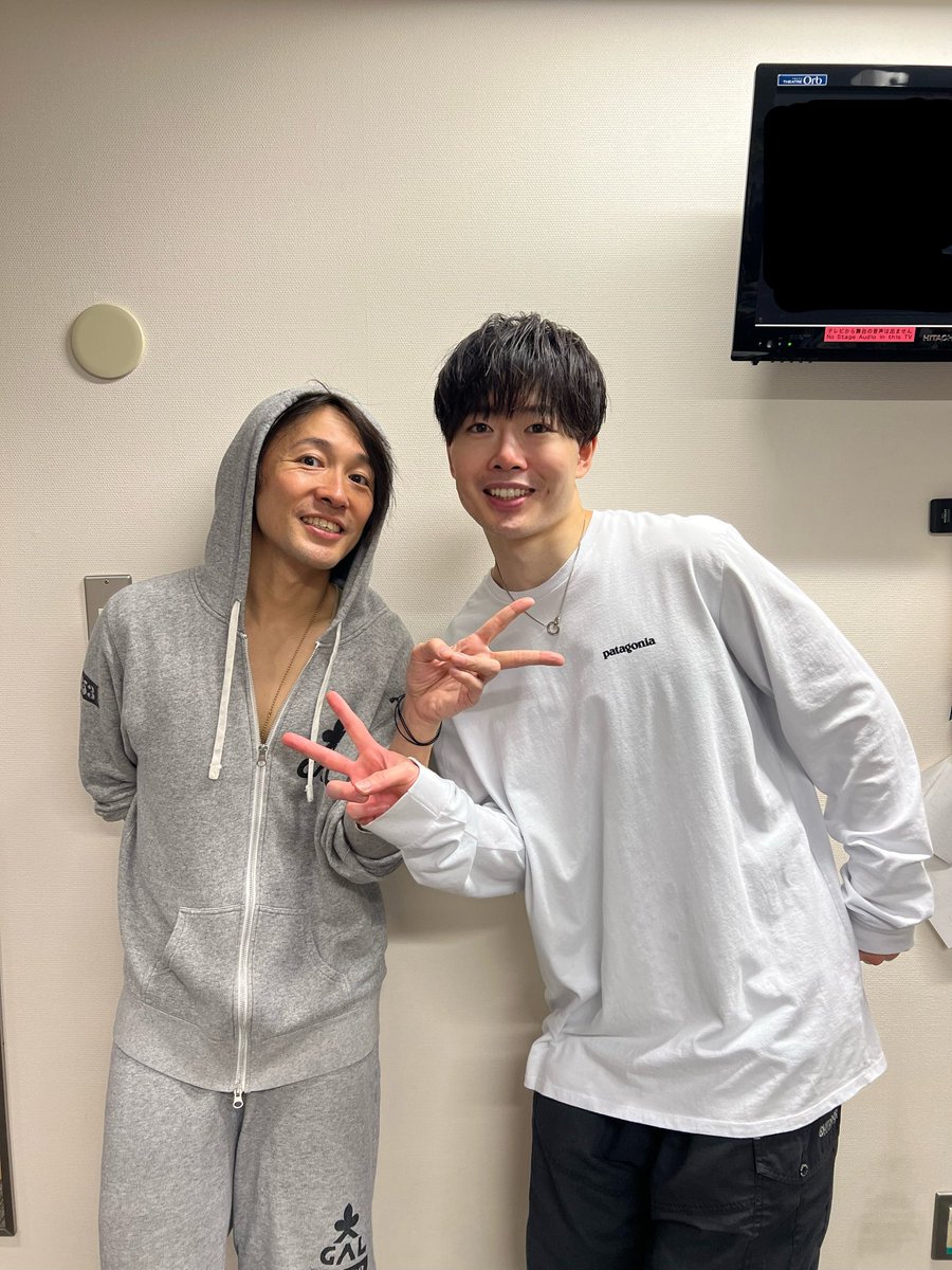 Kamui_break_61's tweet photo. ミス・サイゴン🇻🇳
本日もありがとうございました！

僕が10歳の時からミス・サイゴンに出演している超ベテランとっくんさん📸
そんな大先輩にいつも良くしていただけて、幸せで楽しい日々です😍

いつもありがとうございます🇯🇵
#ミス・サイゴン
#土倉有貴
#土屋神威 https://t.co/cIwn1mNRX8