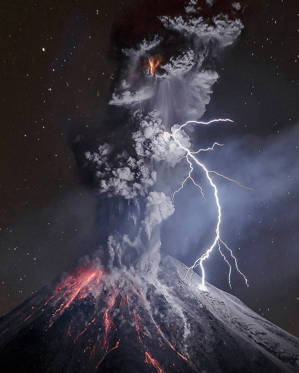 _cosmicearth tweet picture