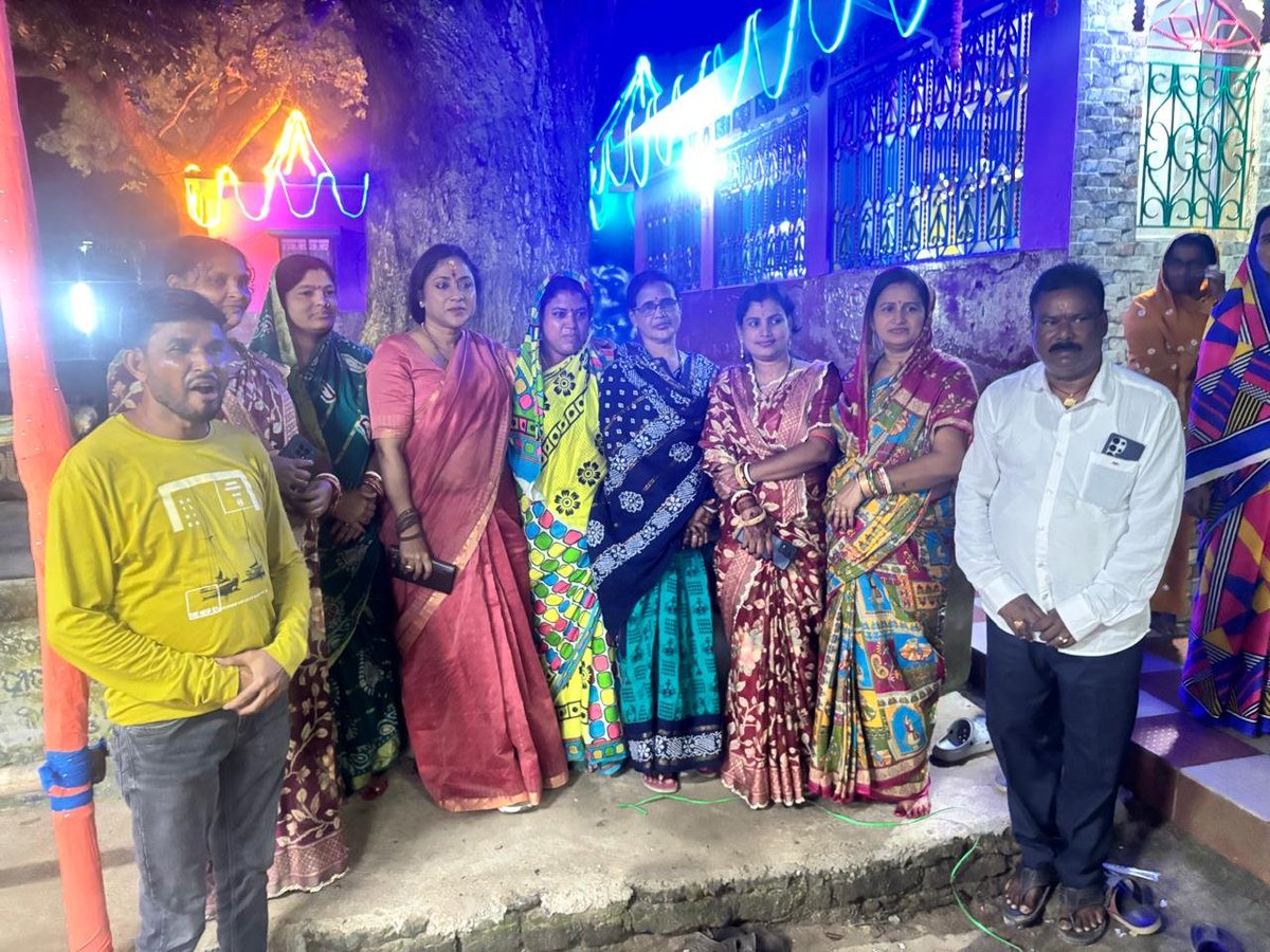 DrLekhaShree's tweet photo. ବାଲେଶ୍ବର ସଦର ନିର୍ବାଚନ ମଣ୍ଡଳୀ ର ସୋଲପଟ୍ଟା ପଞ୍ଚାୟତରେ ସାର୍ବଜନୀନ ଦୁର୍ଗାପୂଜା ର ପବିତ୍ର ମହାଷ୍ଟମୀରେ ଜଗତଜନନୀ ମା ଦୁର୍ଗାଙ୍କ ଭବ୍ୟ ଦର୍ଶନ ସହିତ ପୂଜାର୍ଚନା କଲୁ l
#Basta https://t.co/9edvCHxfl9