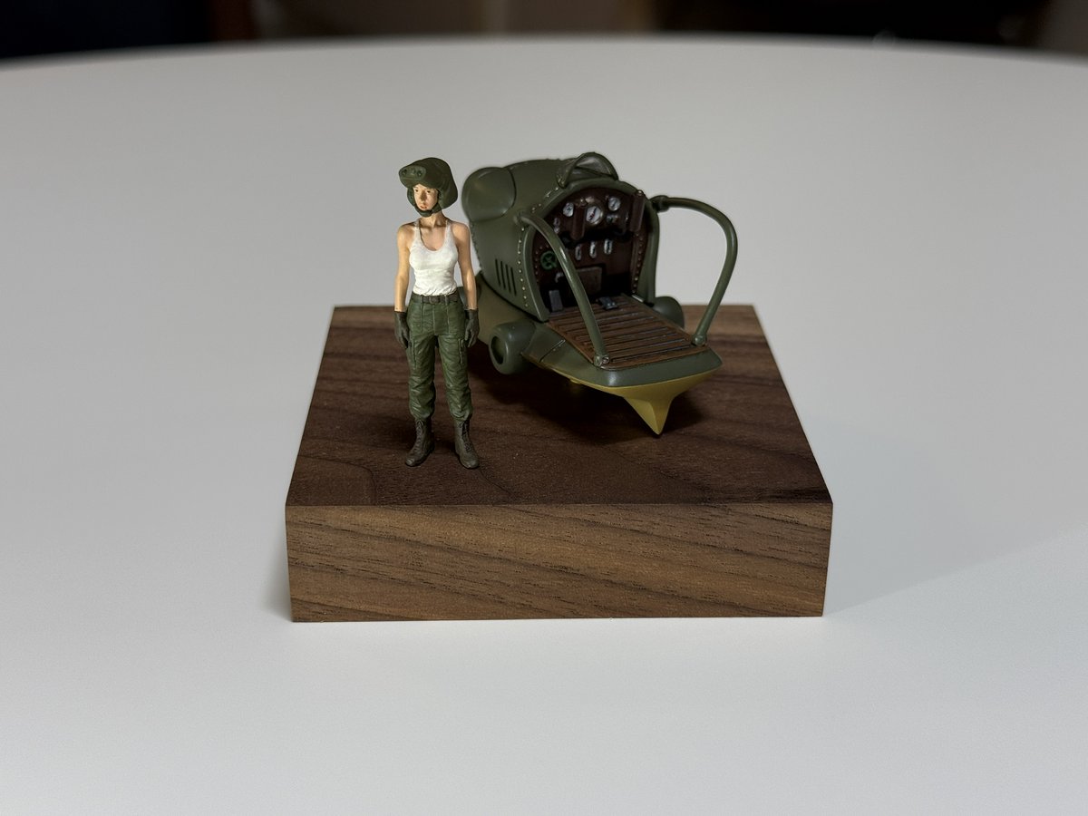 McPagot's tweet photo. ミリタリー風フラップターと傭兵軍女性パイロットのパンジーさん（1/35）
まだ汚し前です。
こちらも意外に違和感ないかも。 https://t.co/KKhGJR3By9