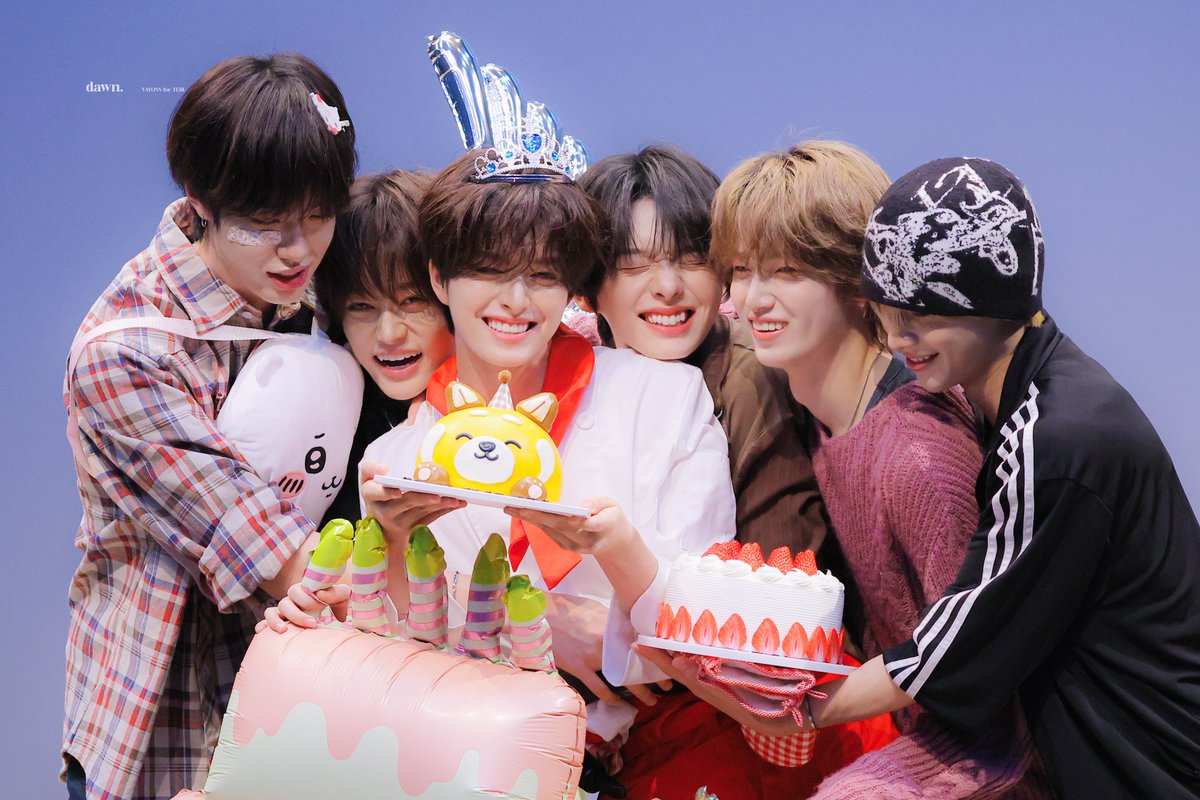 terudawn's tweet photo. 261019 생일축하해 🎂🎂
#가을의_포근함을_품은_테루
#CozyFallTeru
#테루 #TERU #베이온 #VAYONN https://t.co/T3hcBwVMut