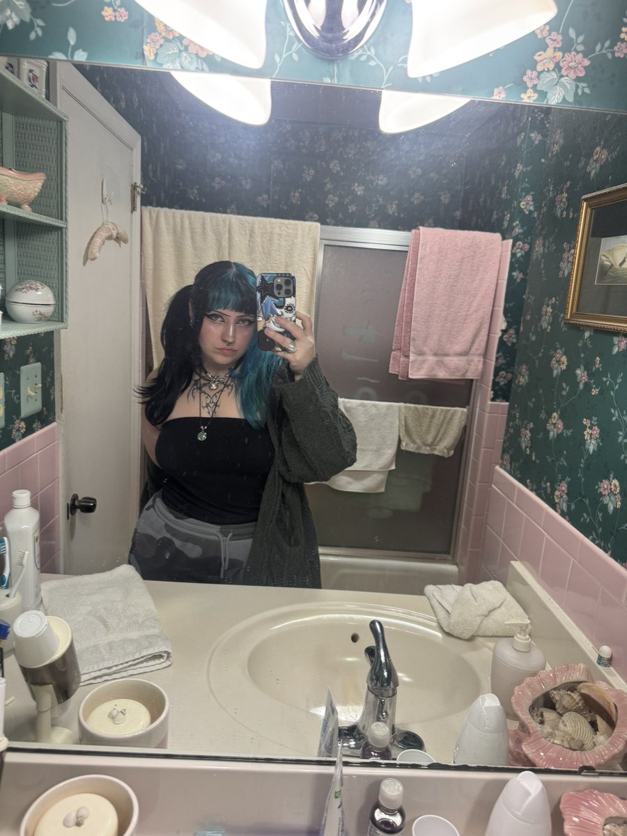 r4v3nous444's tweet photo. good morning puppies!!  >.< send me money ugh

#nsfwtwt #pawg #goonette https://t.co/FRG1t5KdIh