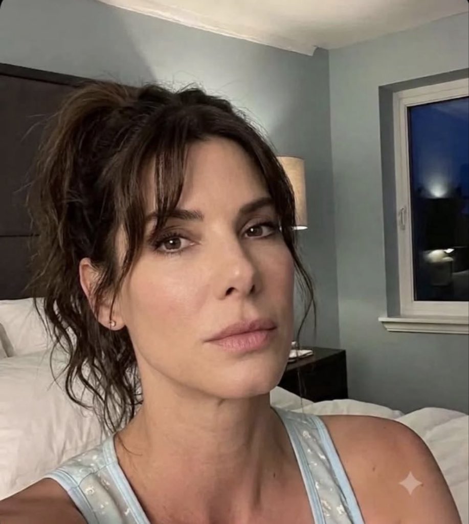 sandrabulock52's tweet photo. Life is beautiful when you choose happiness, kindness, and love. ❤️✨ Grateful for every moment, every lesson, and everyone who makes this journey special. Sending love to you all! 💋🥰
#SandraBullock https://t.co/gJ8y7keGfC