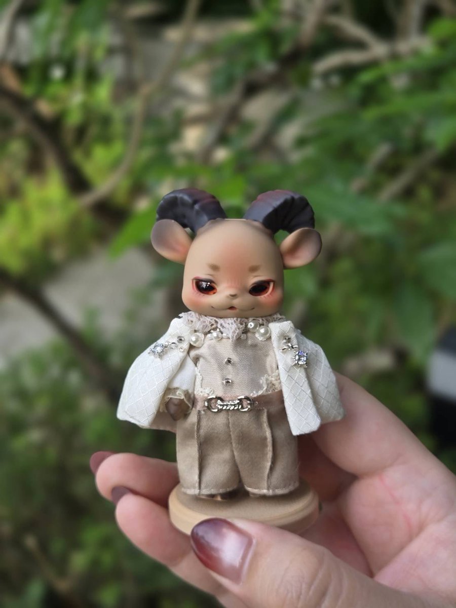 CPiyakamon's tweet photo. Love how he always looks so playful even though he’s wearing such classy clothes.✨

#kumukuku #クムクク #쿠무쿠쿠 https://t.co/rQnIZOLx4X