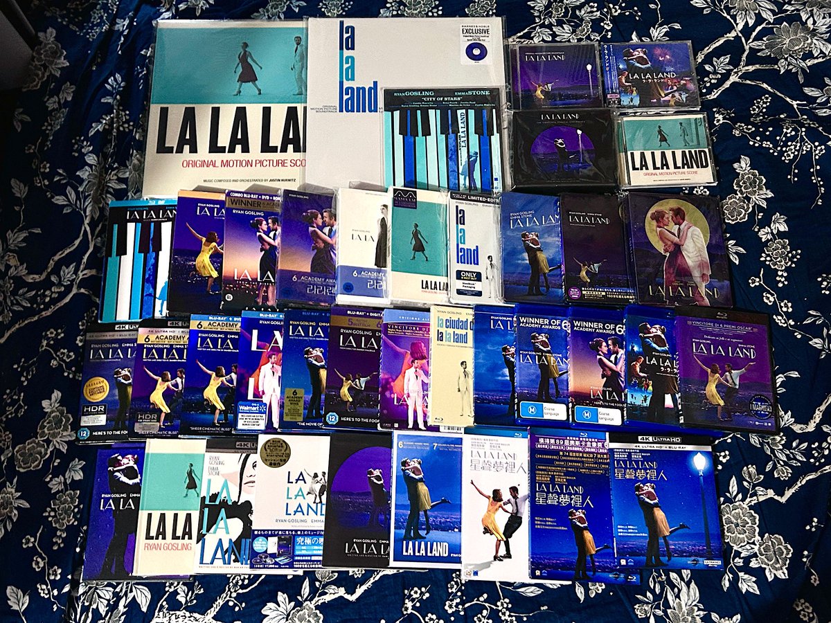 leadaal's tweet photo. even though they updated la la land 10th anniversary poster but ryan gosling la la hand will live on forever https://t.co/4TMcYOnYhr