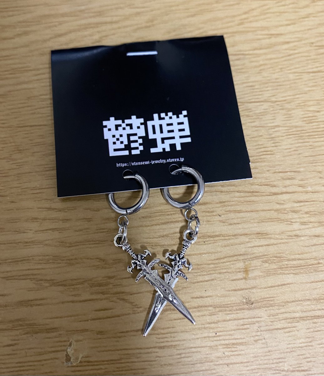 Lime_DAT's tweet photo. ピアスとウォレットチェーン
ピアス号数ギリギリすぎてつける時ちょっと怖い https://t.co/kJEr4o4WtZ