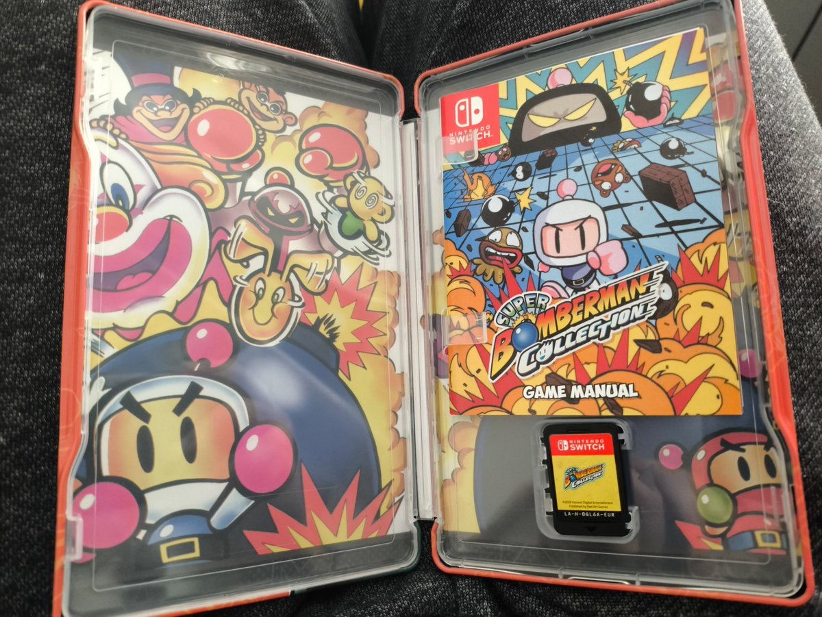 Murillo_fuenla's tweet photo. @NWeedle Yo opino que podrían haberlo presentado mejor 🥹🥹 muy contento con este pack coleccionista de Super Bomberman Collection 🥰🥰 veremos si se hace canon el cartucho dorado 👀👀 https://t.co/ANa86zofmI