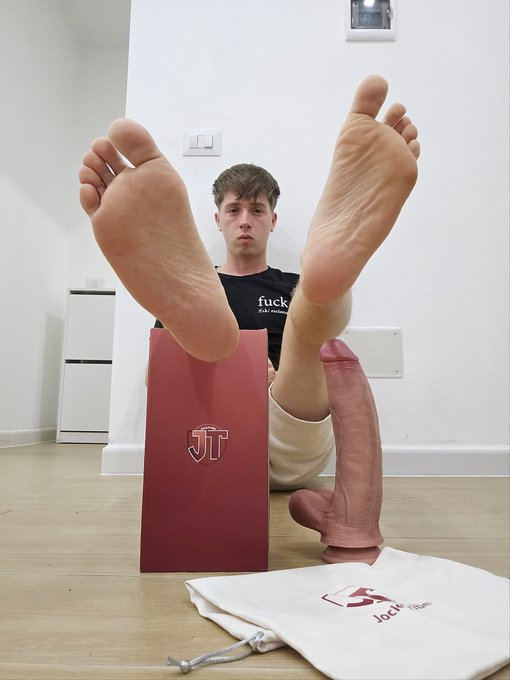 JockTribeToy's tweet photo. Firefighter Finn standing tall next to him, thick and ready while those feet are up in the air 😈

🛒https://t.co/NuqlH7yDDi

📷@andre_twink https://t.co/RMK9GLLeTA