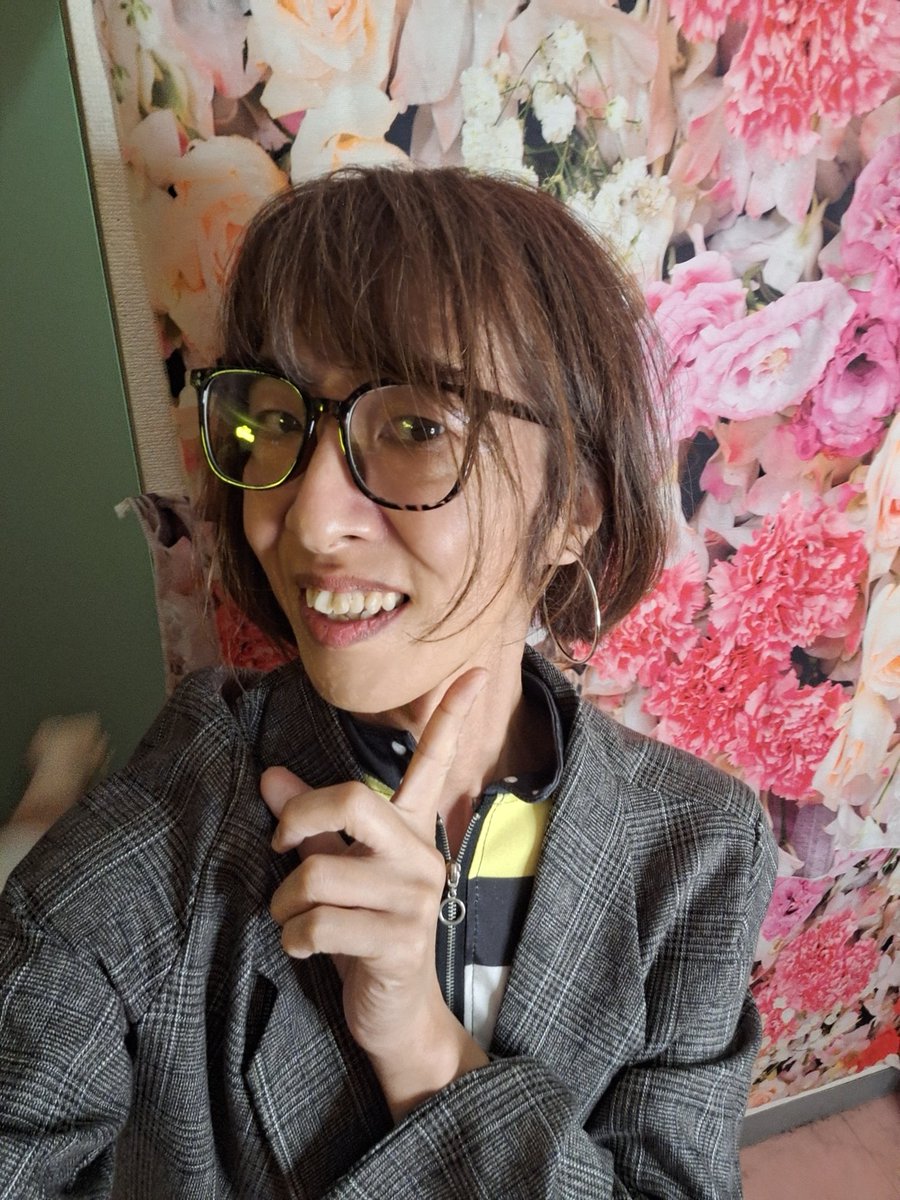 haruka2sugimoto's tweet photo. こんなセクシーなメガネっ娘はお好きかな❔ https://t.co/DD2hKXBATw