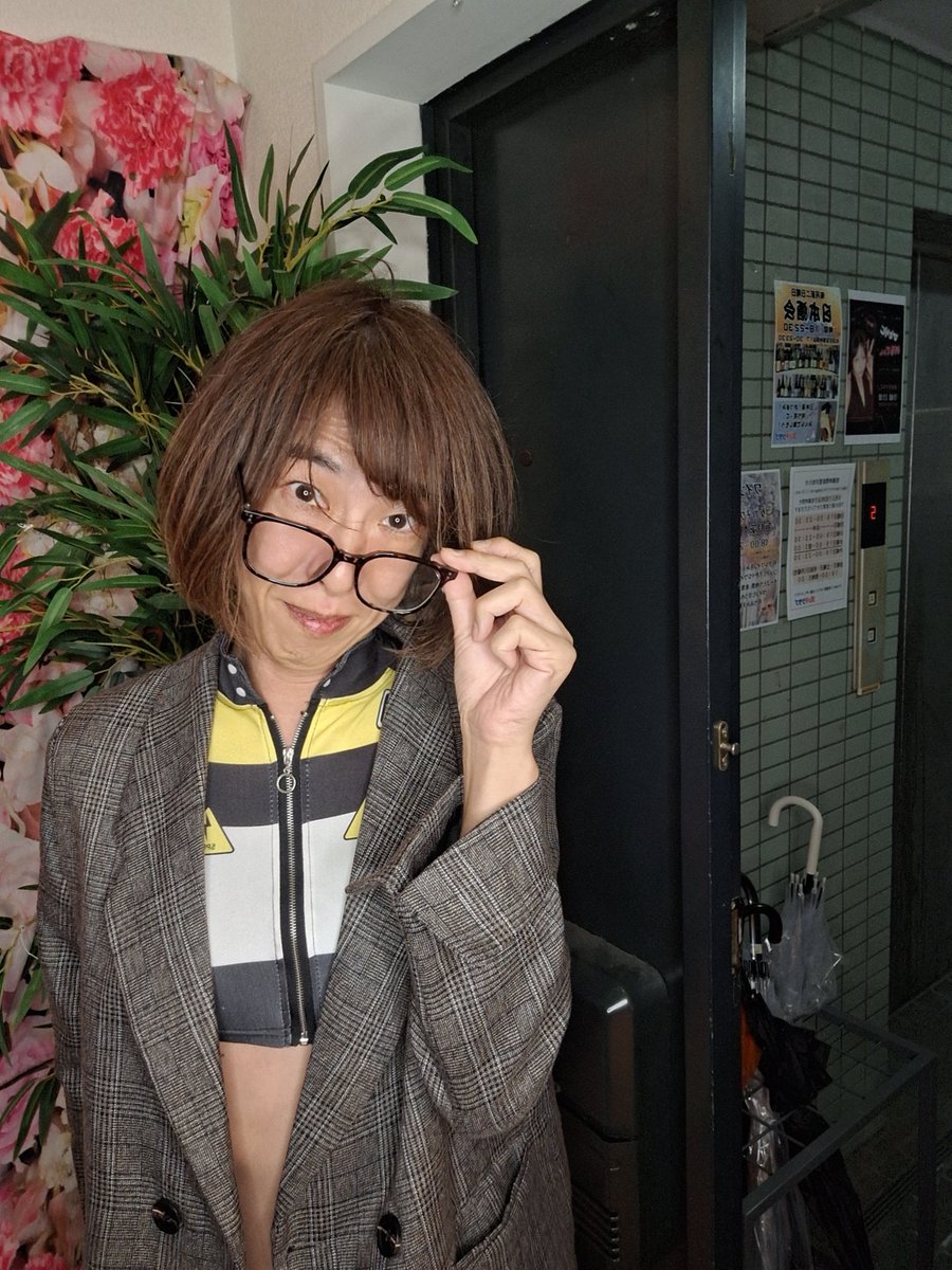 haruka2sugimoto's tweet photo. こんなセクシーなメガネっ娘はお好きかな❔ https://t.co/DD2hKXBATw