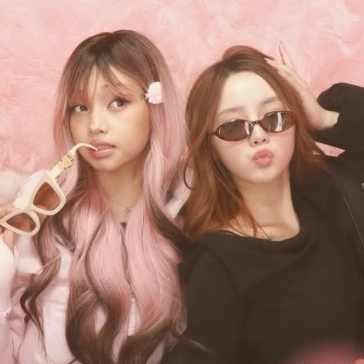 sparkinyoureyez's tweet photo. TWO BADDIES IN ONE PHOTO??? somebody check on the economy 😭💋🔥 https://t.co/36225IM3vE