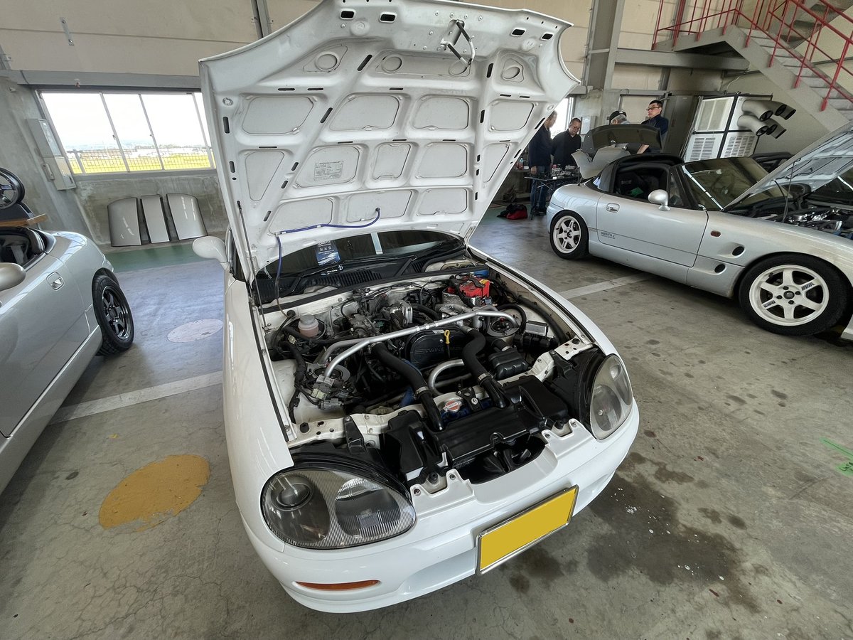wetalkuruma's tweet photo. #OpenCAFE の話
ショップさんの持ち込んだ車🙂
カプチーノに永く乗れる理由
その一つが
ショップさんの充実にあるのは
間違いないと思います😊 https://t.co/LtpFAfIHen