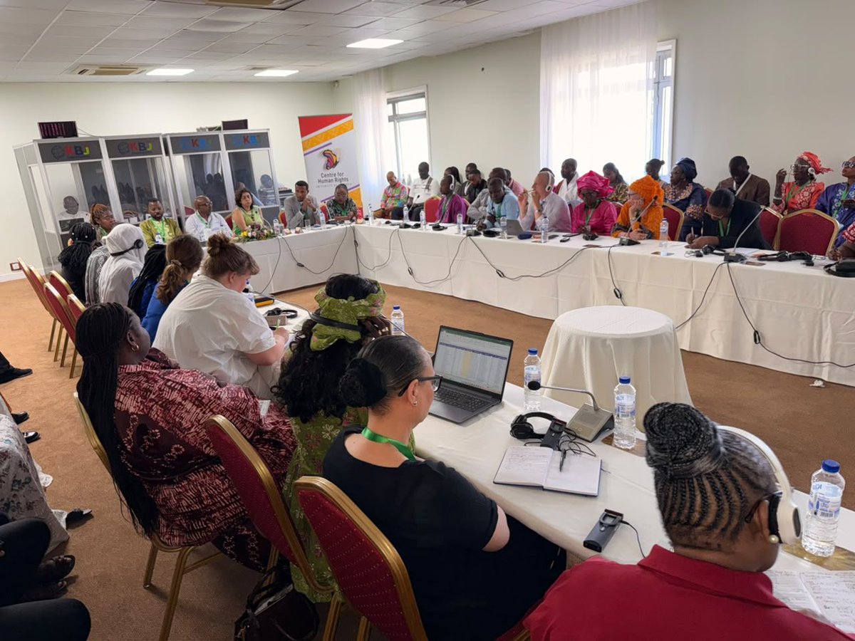 article19wafric's tweet photo. During our joint session on « strengthening the Protection of Women Human Rights Defenders through Access to Information »  in Dakar, @AlfredBNkuru , Regional Director of @article19wafric , highlighted a harsh reality: women human rights defenders (WHRDs) face a double burden.

On the one hand, there are social barriers: the lack of safe spaces to engage with their communities and with one another. On the other hand, there are legal barriers: laws drafted without taking into account their specific needs and realities.

At the heart of this struggle lies access to information: both a fundamental right in its own right and the cornerstone upon which all other rights are defended.

To illustrate his point, he cited the case of Senegal, where female journalists were attacked during protests, not because they were journalists, but because they are women. Or the case in Mali, where a woman was executed for defending human rights.

In the face of this urgent situation, a two-pronged response is needed: strengthening legal protection for women and bringing about lasting change in social norms.

@article19org @mbayemaateuw @Abdulaye8Njaay @ASTOUDIOUF10 

#FDDH #HumanRights #ACHPR #ACHPR89 #AccessToInformation