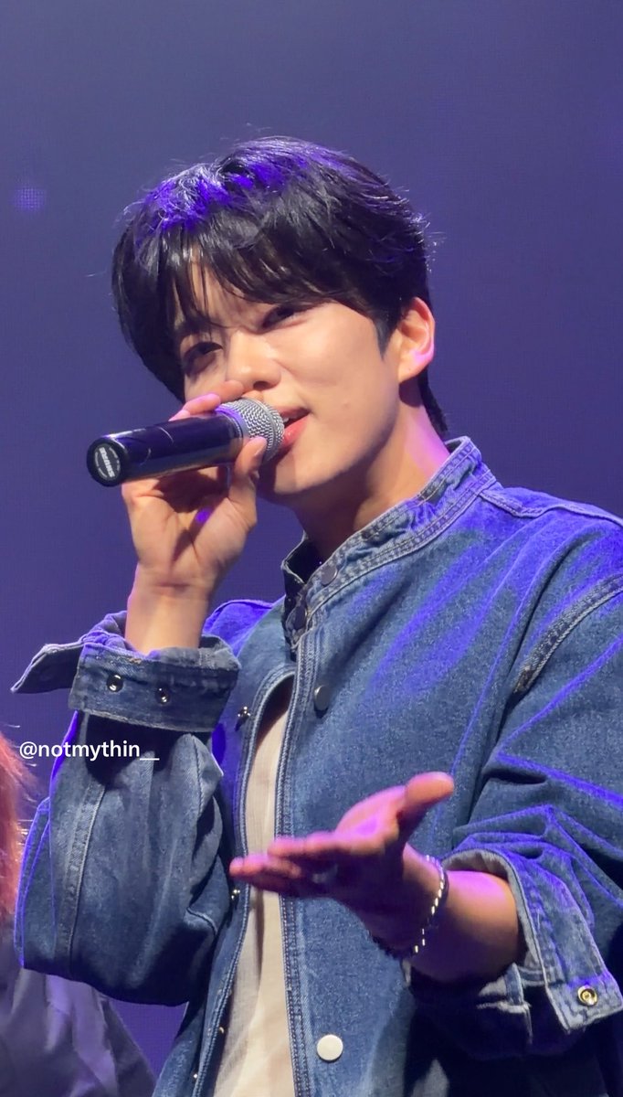 notmythin__'s tweet photo. 261018 영재출몰지역 

모든 의상이 완벽 🥹💛✨

#비에이피 #BAP #YooYoungJae #유영재 https://t.co/1mKuT4bO1D