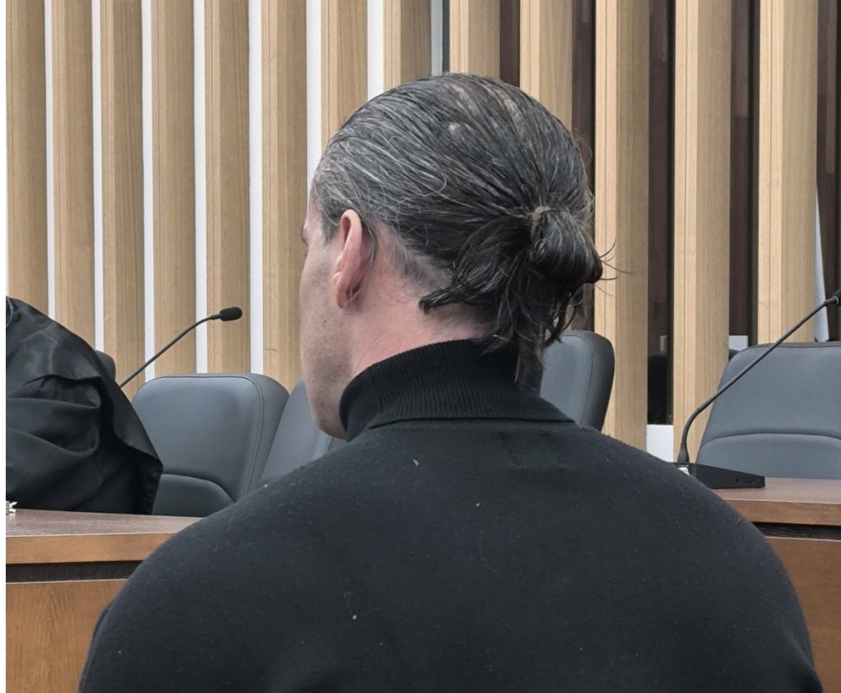 feminicidio's tweet photo. Pablo G. F., narcotraficante condenado, armador del buque Simione, procesado por delitos de trata y proxenetismo: alquiló dos chalés y un local en Vigo, trasladó y explotó a decenas de mujeres víctimas de prostitución. Se prevé acuerdo de conformidad.
https://t.co/FxNm0iTmRs https://t.co/3B5YSYSI6n