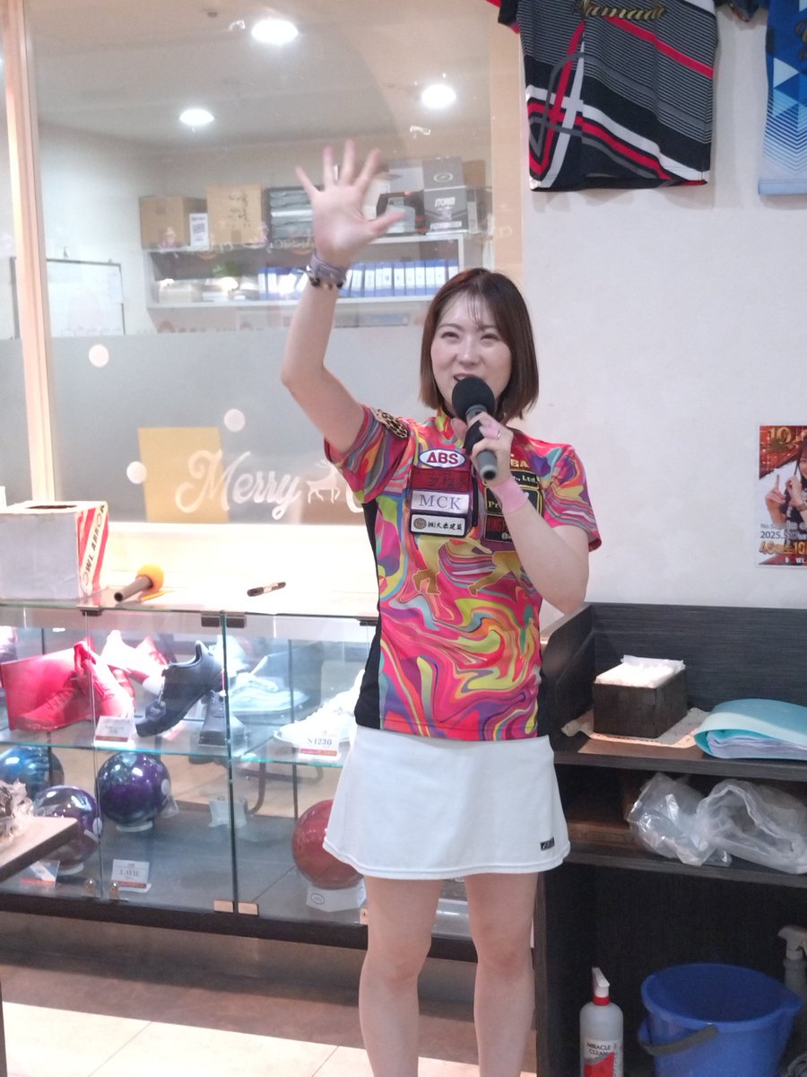MiyoshiEiji's tweet photo. 10/17 #ボウルアロー松原店 #鶴井亜南 プロチャレンジ昼の部🎳

おニューのボールで頑張ってましたねぇ🥰
お気に入りとのことです😄

#ボウリング好きな人と繋がりたい 
#bowling 
@anamitsurui https://t.co/gyO9vohiOZ