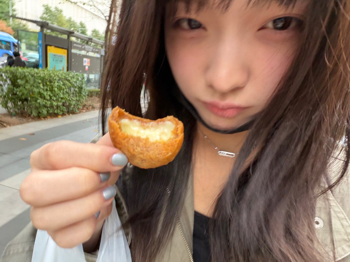 iroha_archive's tweet photo. 로하 길치즈볼할 줄 아는 여자라니 완전 호감이야, 그리고 완전 귀야워 https://t.co/7p5oA2wwr8