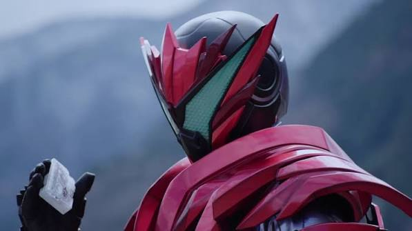 UltraSnacker's tweet photo. Kamen Riders with this shade of red always looks cool 🐱🦅🦚 https://t.co/nmG6qzQmaL