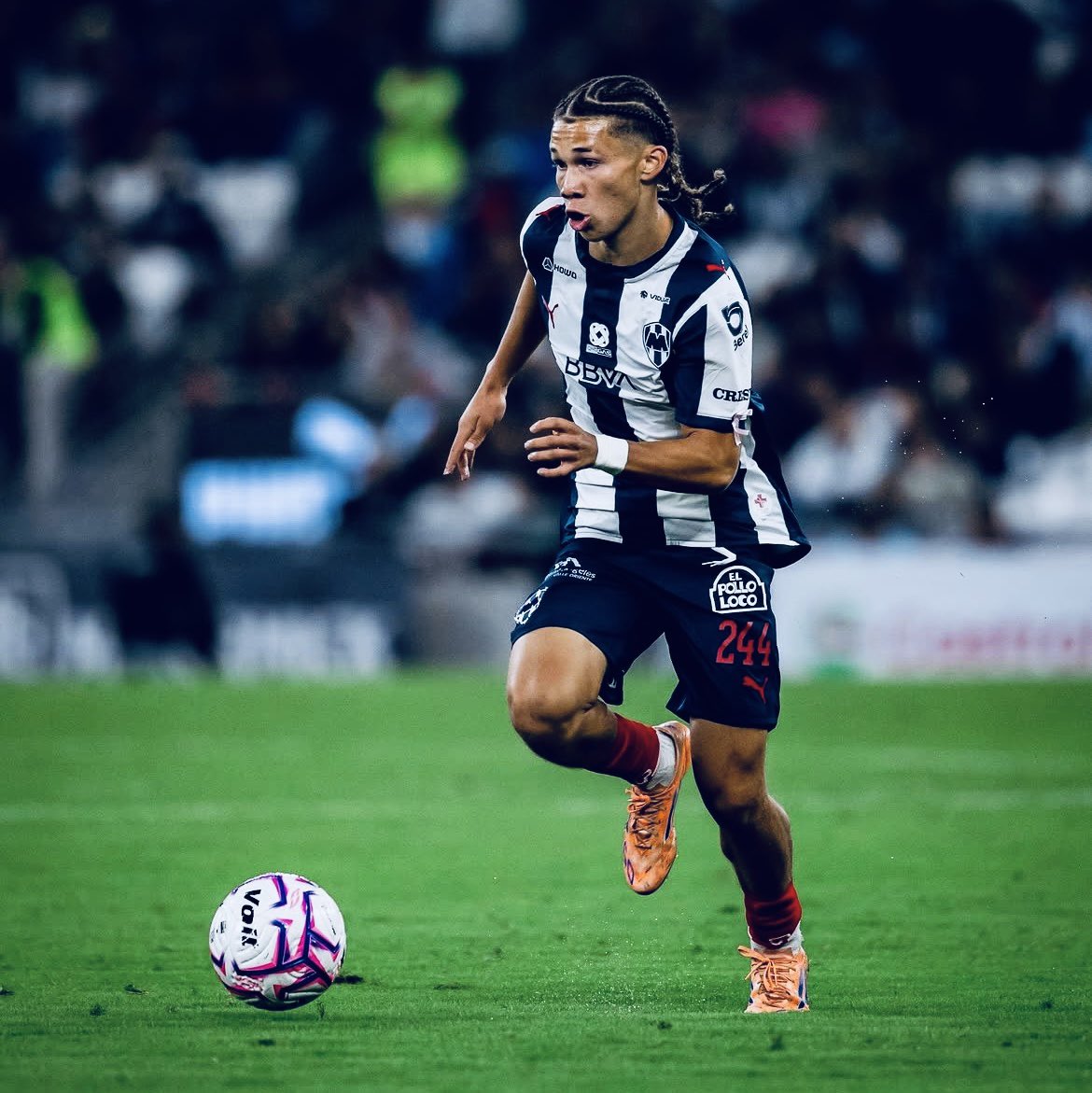 CompsJeune's tweet photo. Paxton Ruffin {2010} a effectué ces débuts professionnels avec le Monterrey est devient le joueur plus jeune joueur de l’histoire du club à jouer https://t.co/Ga9KQzBbkH