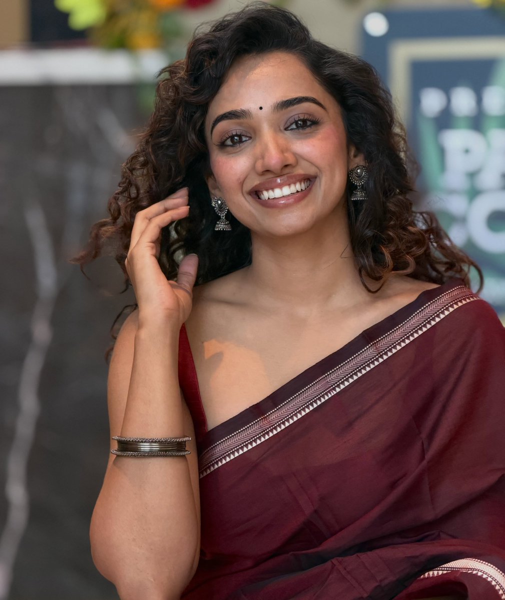 ThamizhPadam's tweet photo. Traditional grace ✨❤️
#SaanveMegghana #MaroonSaree #EthnicWear #SareeDrape #TraditionalVibes #AestheticStyle #Thamizhpadam #WhackedOutMedia @SaanveMegghana https://t.co/VKy90vzxph