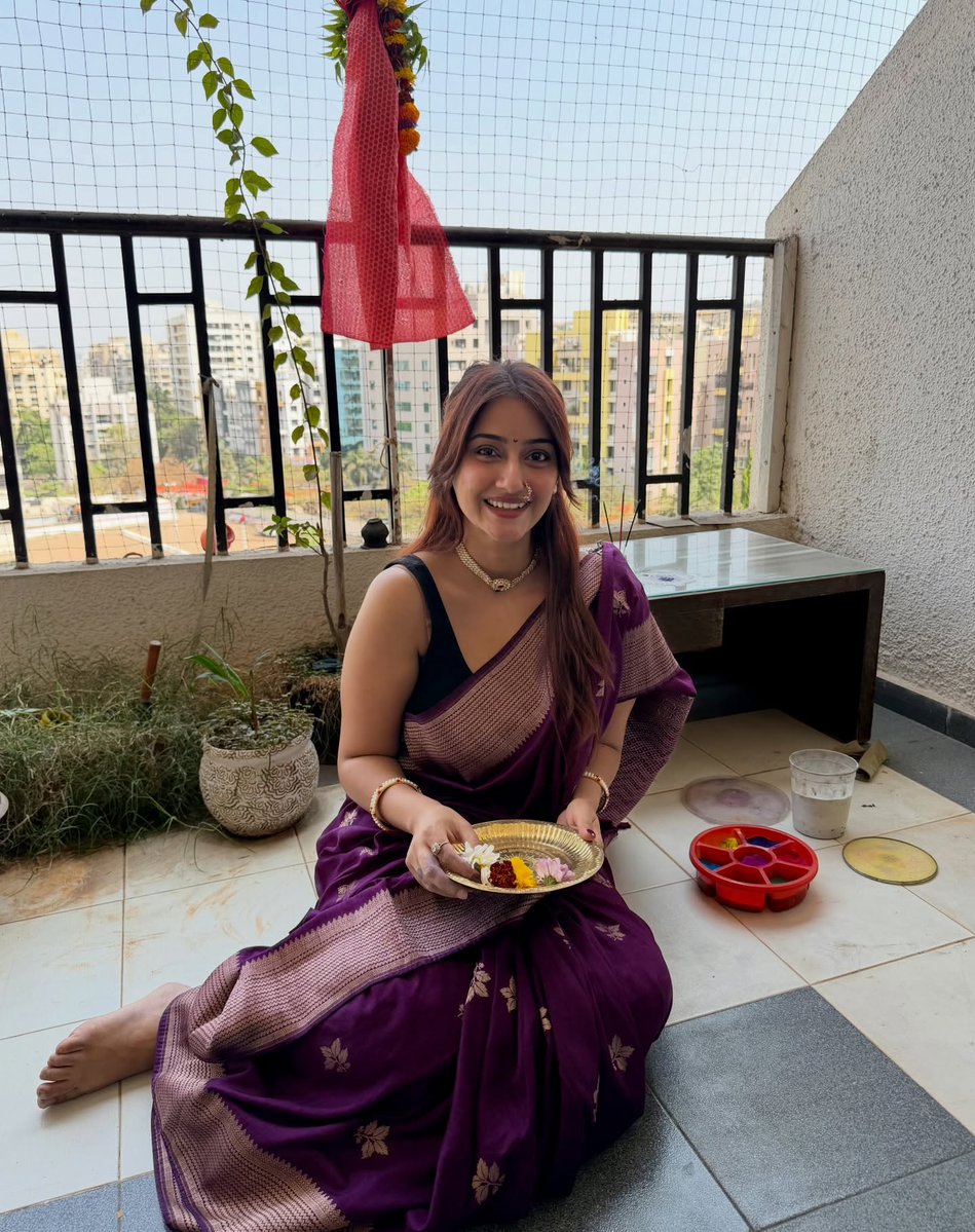 InstaPostDaily's tweet photo. Wifey  - Sejal ♥️😍🥰🔥
She can do both and perfect... https://t.co/JF85hqfUM6