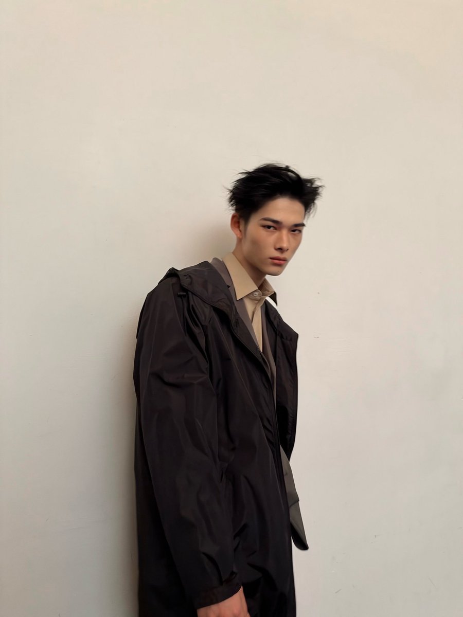 NI_KISTUDIO's tweet photo. NI-KI PRADA #NI_KI #니키 https://t.co/DXQyDdVoUJ