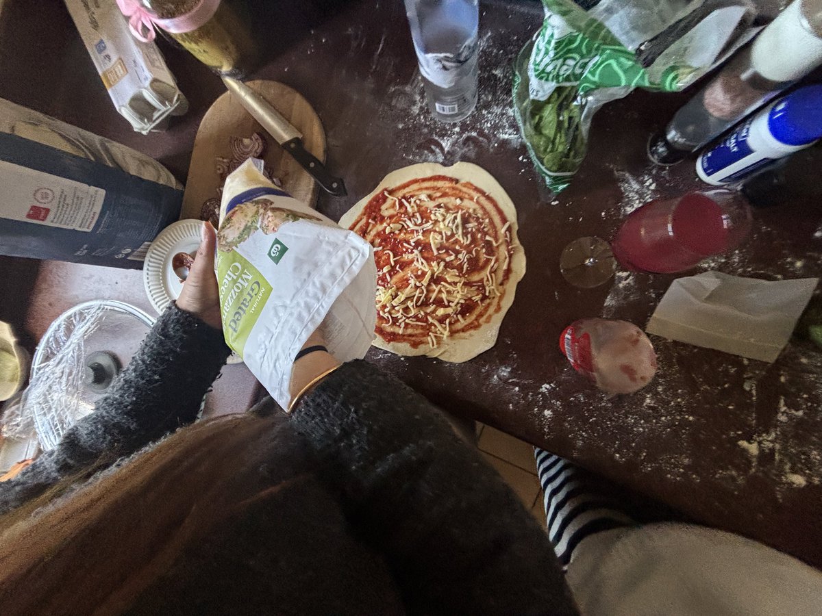 marsmonkey__'s tweet photo. a pizza my life rn https://t.co/xUzQt23kBX