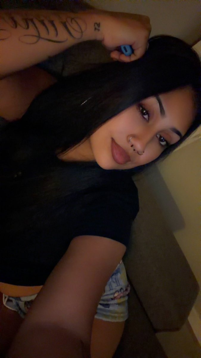 ALLYBABYY67's tweet photo. #tattoo #latina #thick #smoking #hml #Collab https://t.co/X0NOnnqSDd
