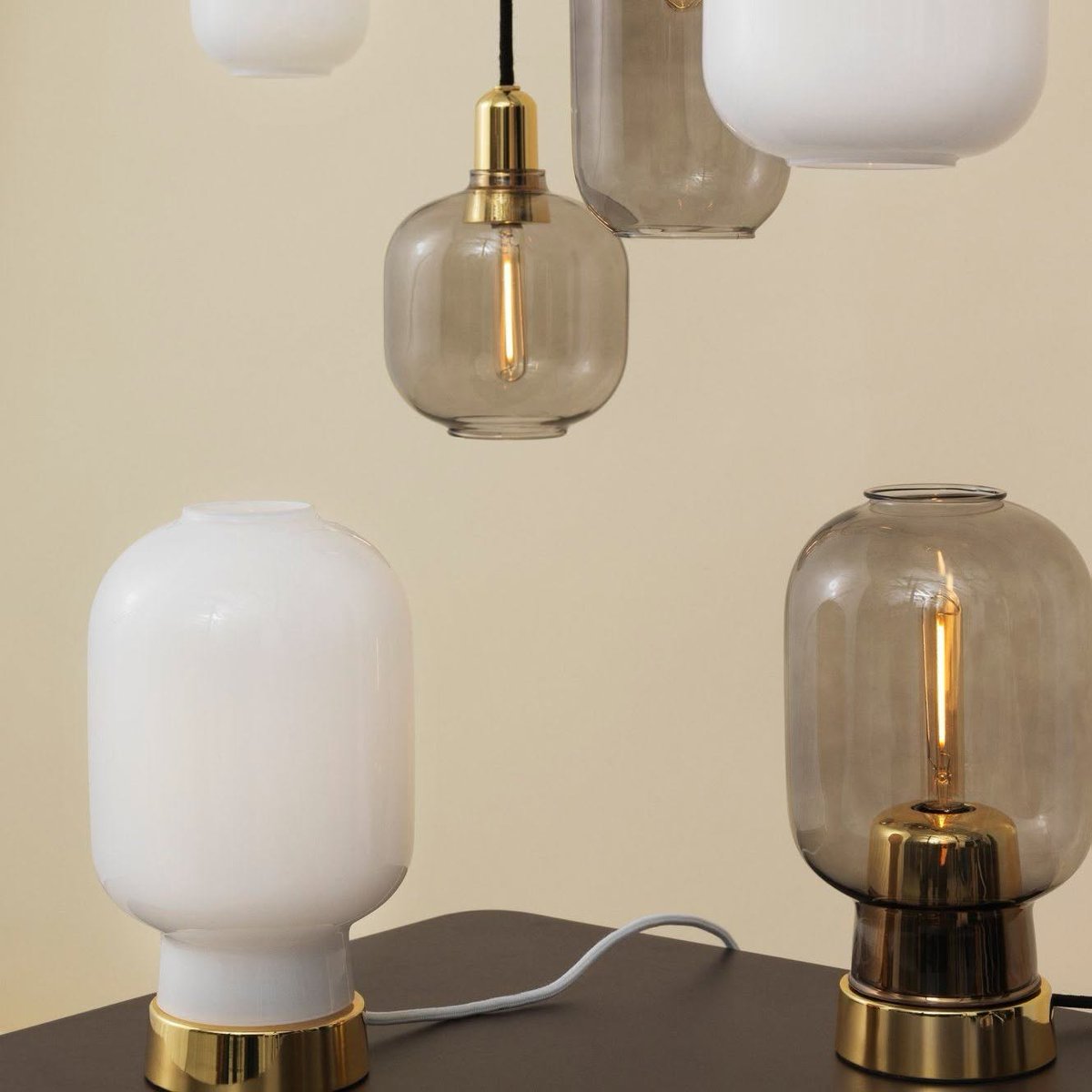 DesignBuy's tweet photo. 💡 KOLEKCE SVÍTIDEL AMP

Svítidla z kolekce AMP je inspirována starými elektronkovými zesilovači. Tvořená jsou ručně foukaným sklem a mramorovou nebo pokovenou monturou. Zavěšená jsou na textilním kabelu.

https://t.co/q149JQhkj7 https://t.co/jDUAjuSBit