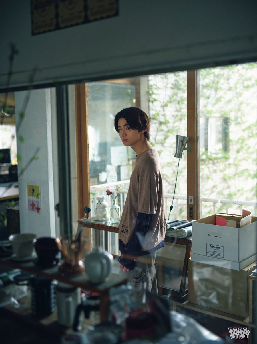 vivi_magazine's tweet photo. ・180cmの長身に長い手足
・甘いマスク
・スポーツ万能
・ギターもピアノも弾けて作曲もこなす
・デビュー２年で次々と話題作の主演

そんな井内悠陽さんの素顔が気になりすぎて深掘りしてみたら…いろいろと発覚!?
https://t.co/MsDIlOt1c7 https://t.co/kgwP9pPuqx