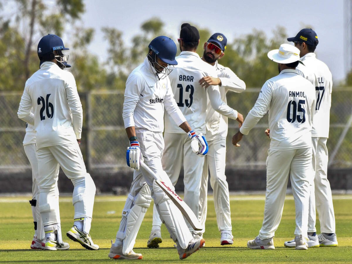 CricRadarLive's tweet photo. 🏏 Andhra begin their Ranji Trophy 2026–27 campaign with 3 points against Karnataka!

Can Ricky Bhui’s side build momentum against Hyderabad? 👀

📋 Full squad, results &amp; schedule 👇
🔗 https://t.co/76109kMOxH

#RanjiTrophy #AndhraCricket #CricRadar https://t.co/LBY5BFhrtL