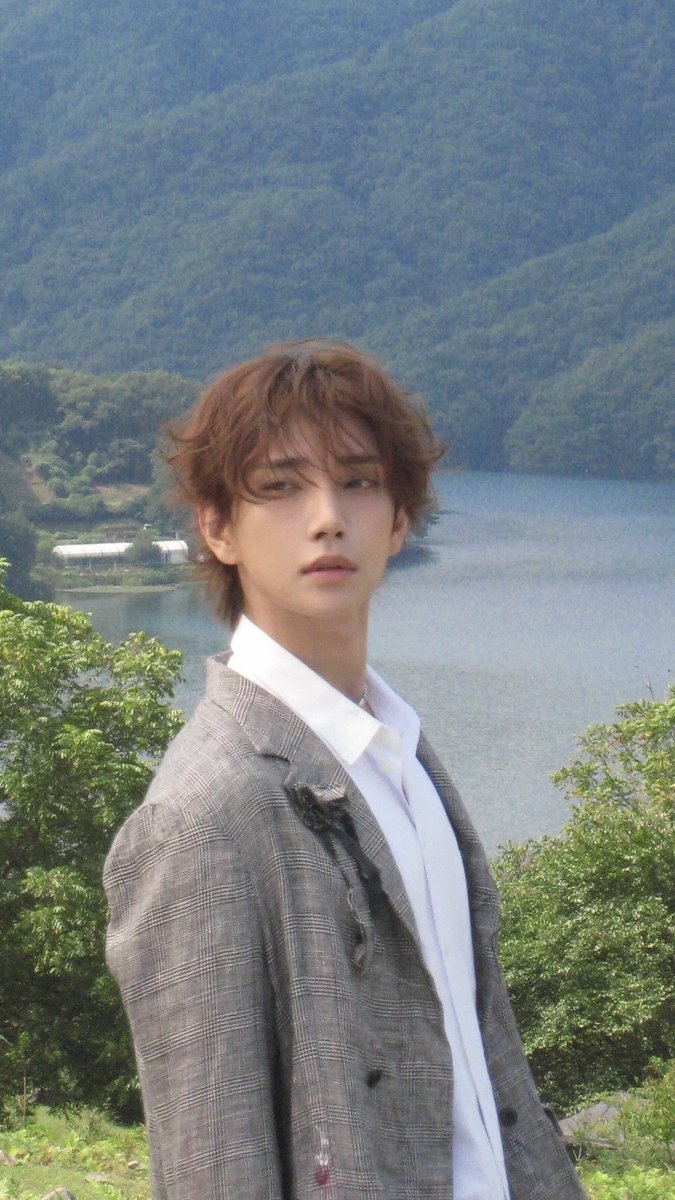 shuasmedia's tweet photo. so obsessed with joshua’s brown hair 🤎 https://t.co/wX1Eyq8JK2