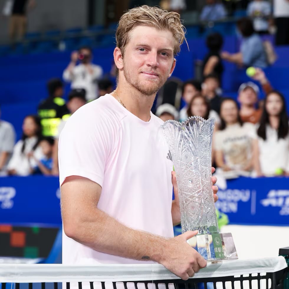 OnlyRogerCanFly's tweet photo. 📊 Tenistas con más 🏆 (2026/Men’s Singles):

🇮🇹 Jannik Sinner | 6
🇺🇸 Ben Shelton | 4
🇷🇺 Daniil Medvedev | 3
🇪🇸 Carlos Alcaraz | 3
🇪🇸 Alejandro Davidovich | 3 https://t.co/1HYuPukcNK