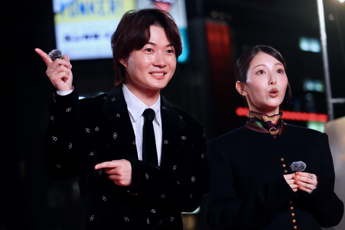 crank_in_net's tweet photo. 映画『ゴジラ-0.0』銀座カーペットアライバルに神木隆之介、浜辺美波、山田裕貴、佐々木蔵之介、田中美央、長澤まさみ、田中泯、吉岡秀隆、山崎貴監督が登場！
https://t.co/dtw9i9tc9d

神木＆浜辺＆ゴジラの3ショット📸
集まったファンを前に出演陣の笑顔が輝いていました✨
#ゴジラマイナスゼロ https://t.co/iLzI2hMHEZ