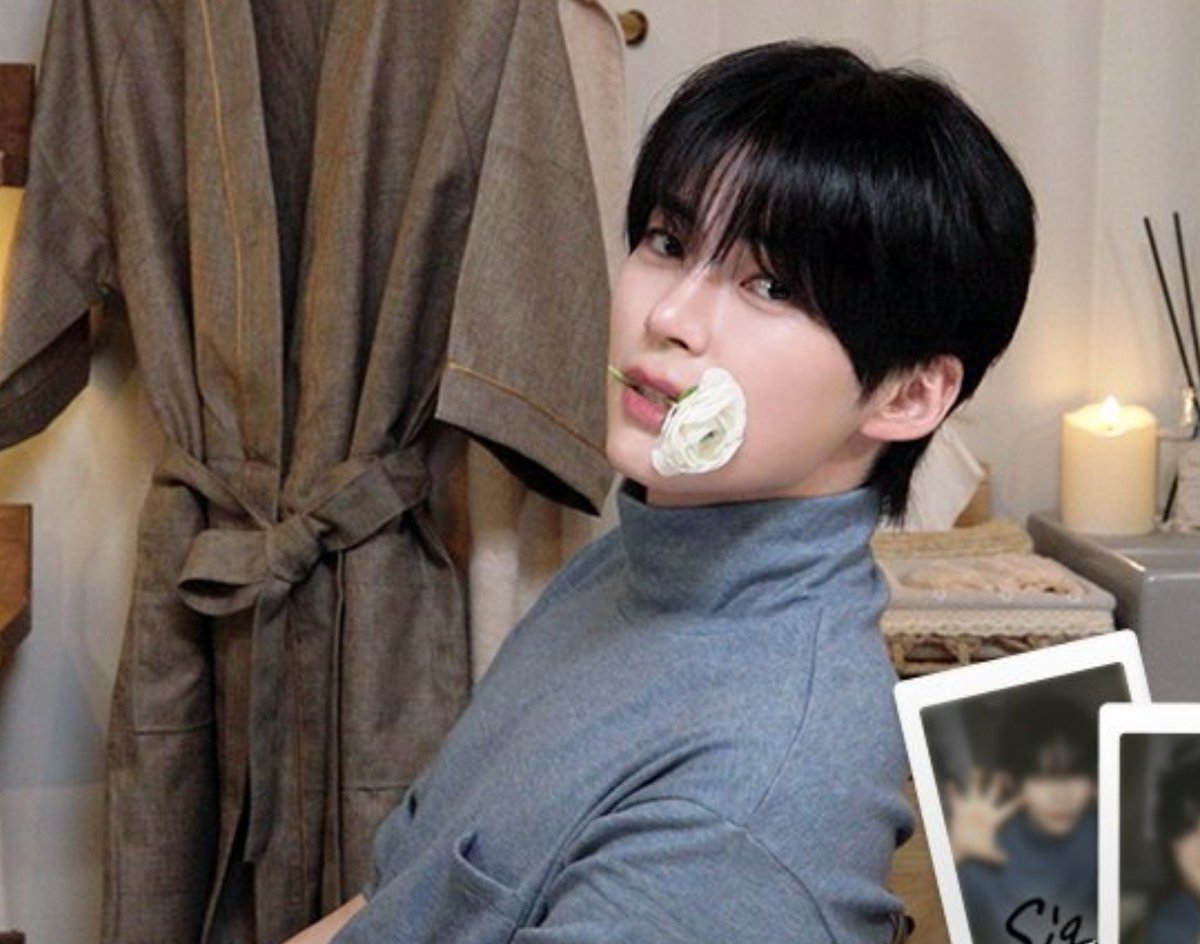 ShulovesBin's tweet photo. 갠적으로정병이있어서 뒷머리지워봤는데 너무맘에들어서슬퍼짐(오른쪽이원본) https://t.co/dJm5rHrG0e