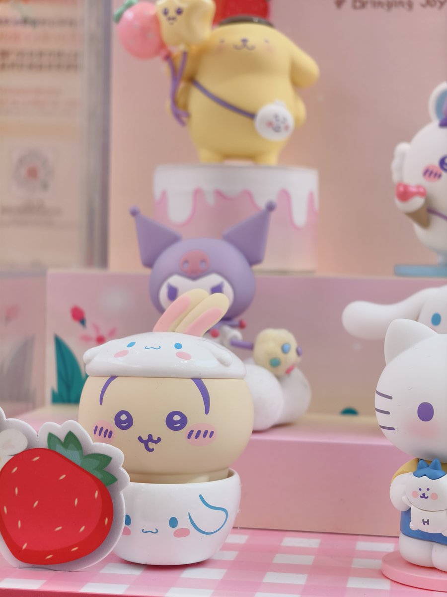 Misoku_store_jp's tweet photo. 🎀🩷『ちいかわ』× MINISO コラボ ミニフィギュア
📸 Misoku実物写真をお届けします！💗

ふわふわでやわらかなぬいぐるみとはまた違った魅力がある、ミニフィギュアタイプのちいかわたち！🥹💕

細かな表情やポーズまで楽しめるのがフィギュアならではのポイント🎀✨
ぬいぐるみのふんわりしたかわいさも、フィギュアのちょこんとした佇まいも、それぞれ違った魅力がありますね！🩷
お部屋に飾ったり、デスクに置いたり、お出かけ先で一緒に写真を撮ったり📸🌸
ちいかわたちと、いろいろな楽しみ方ができそうです！💞

気になった方は、ぜひ「いいね」でMisokuに教えてくださいね！🎀
皆さまの感想やコメントも楽しみにお待ちしています！🩷✨

#ちいかわ  #Chiikawa #치이카와 #ハチワレ #うさぎ #モモンガ