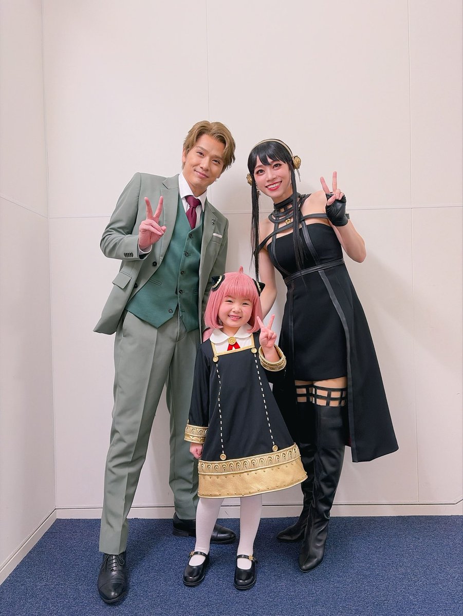 kentokinouchi's tweet photo. ミュージカル『SPY×FAMILY ２ 爆弾犬篇&amp;豪華客船篇』
ご観劇ありがとうございました！

今日は劇場に行く時に、気が付くと
「井上芳雄と〜♪」
「木内健人が〜♪」
「デュエットしま〜す〜♪」
って口ずさんでましたわ！笑

SPY×FAMILY東京公演もあと少し！！✊🏻

久しぶりの真彩さんれーちゃん📸 https://t.co/baMJuWX3vz