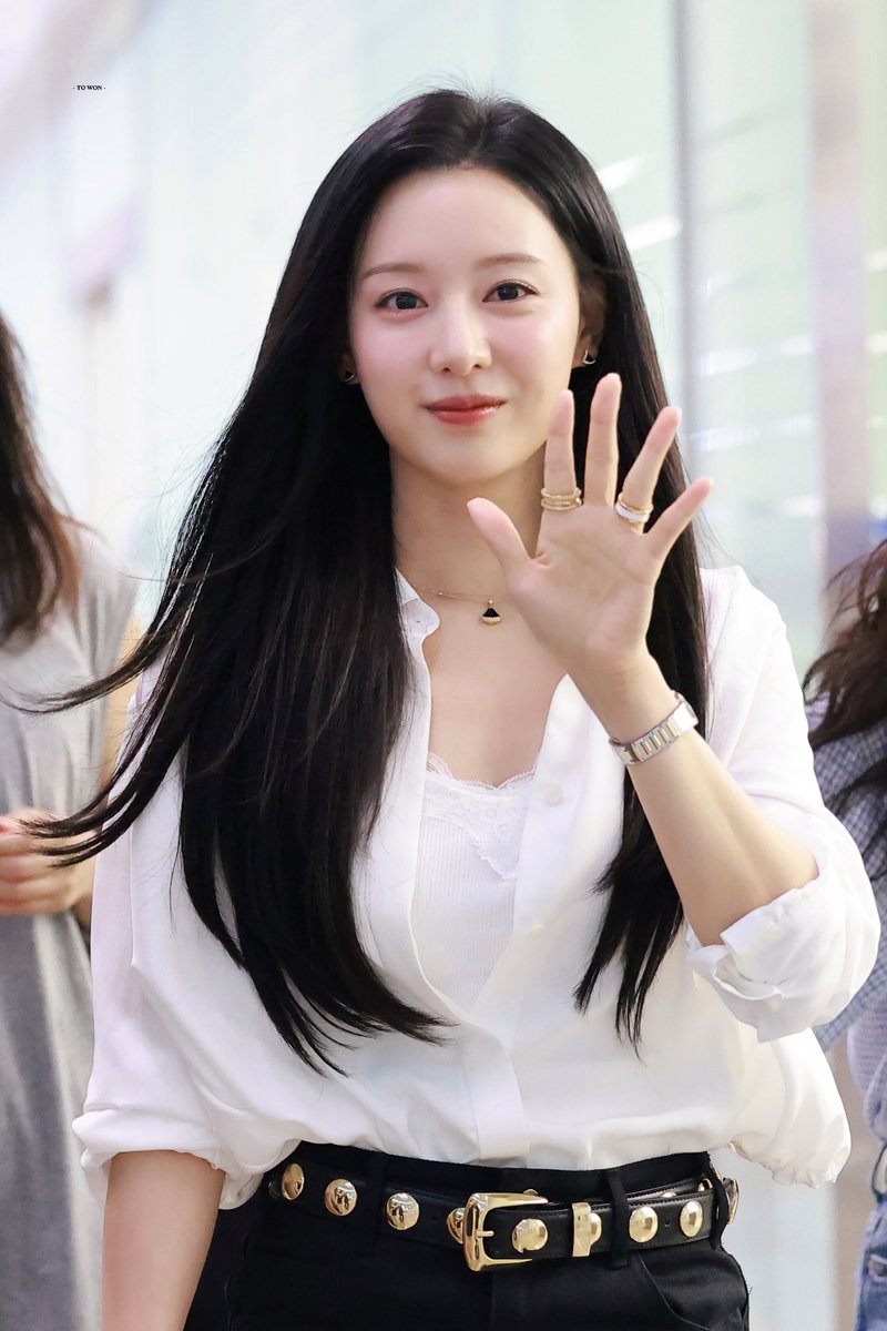 TOWON_1019's tweet photo. 우리 언니 항상 행복했으면 좋겠어요🎂

#김지원 #KimJiwon
#HappyJiwonDay #HappyGeewoniiDay https://t.co/LminrcXVXW