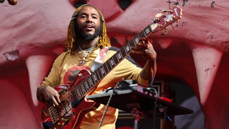 NoClass_Radio's tweet photo. 19 de octubre de 1984. Nace Stephen Lee Bruner, más conocido por su nombre artístico Thundercat en Estados Unidos, es un bajista conocido como miembro de la banda de thrash crossover Suicidal Tendencies. #StephenLeeBruner #Thundercat #SuicidalTendencies https://t.co/m9Nz40pKLU