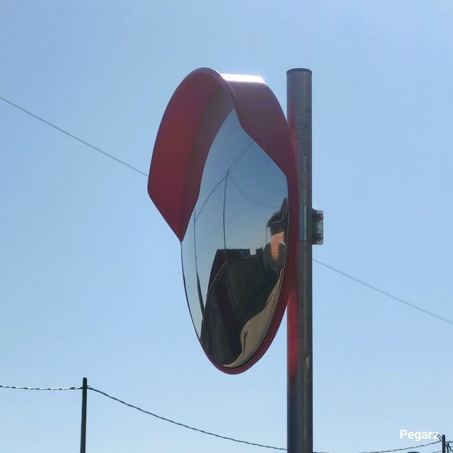 PegarzEscribe's tweet photo. #Espejos #FotografíaKm0 #Km0 #Mirrors https://t.co/fpmY4PBUgR